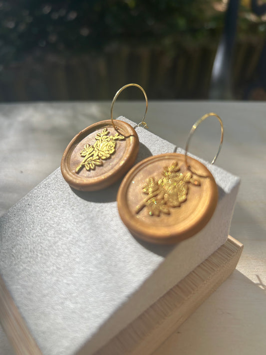 Clay Seal - Golden Hoop earrings